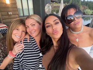 Kim Kardashian Urge Fans