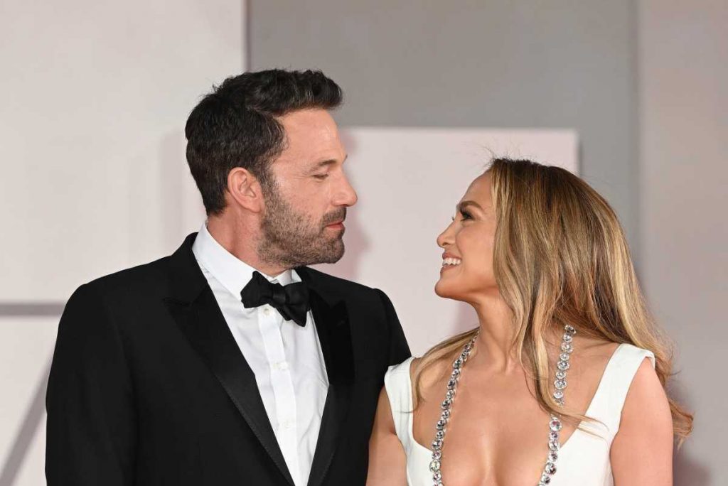 Jennifer Lopez, Ben Affleck Share A Kiss During Red Carpet Debut